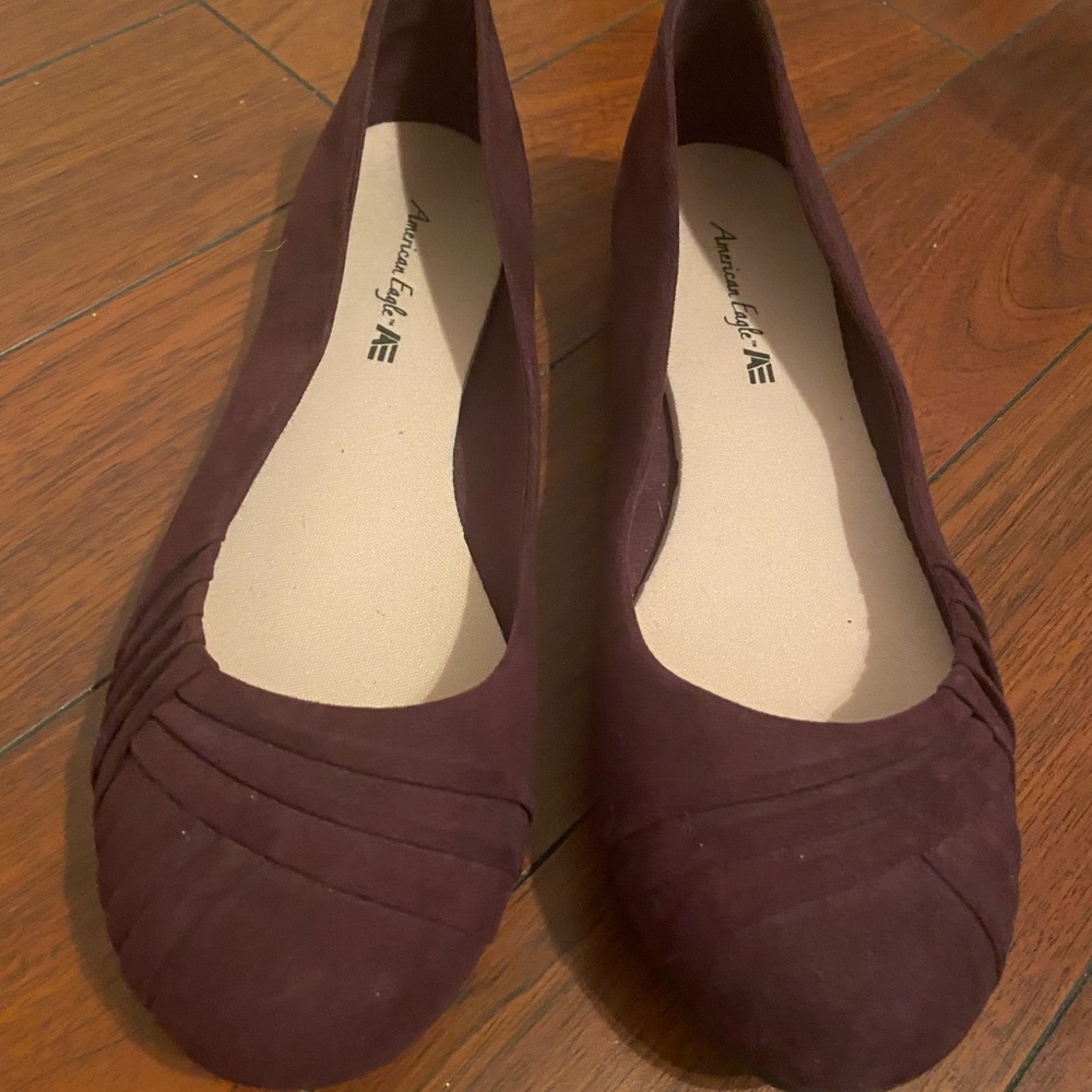 Maroon, 7, ballet flat, textured front. AE brand